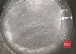 四季豆炒粉丝的做法图解1
