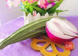 洋葱炒丝瓜的做法图解1