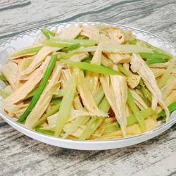 芹菜炒腐竹的做法[图]