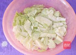 茄子炒卷心菜的做法图解2