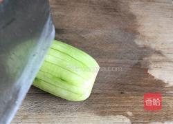 蒜蓉蒸丝瓜的做法图解1