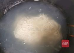 龙须面煎蛋的做法图解2