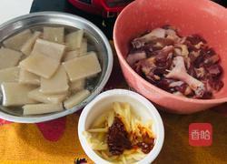 鸭腿烧魔芋的做法图解1