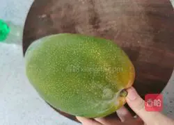 Illustration of how to make mango ice drink 1