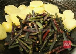 土豆炒红豇豆的做法图解9