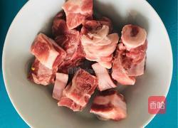 瓦罐排骨玉米汤的做法图解1