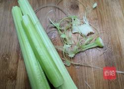 西芹炒瘦肉的做法图解4