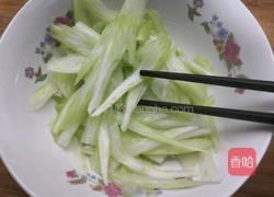 西芹炒瘦肉的做法图解7
