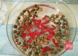 菊花枸杞茶的做法图解2