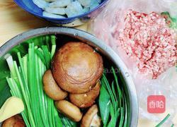 韭菜苔三鲜水饺的做法图解1
