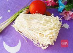 金针菇蒸西红柿的做法图解1