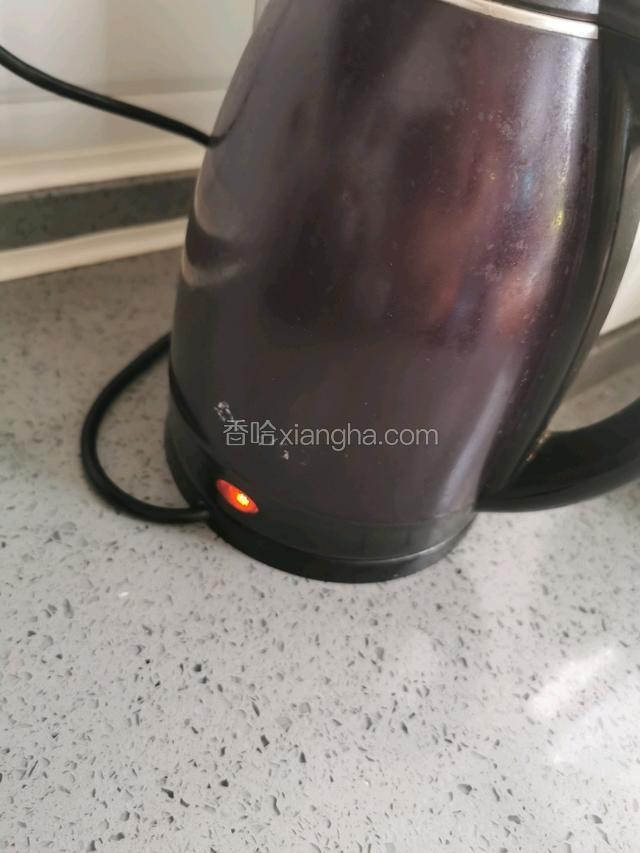 烧适量的开水。