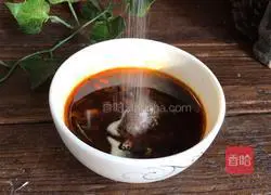 Illustration of how to make spicy cold skin 6