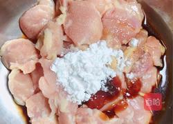 彩椒鸡丁炒酿皮(10分钟快手菜)的做法图解2
