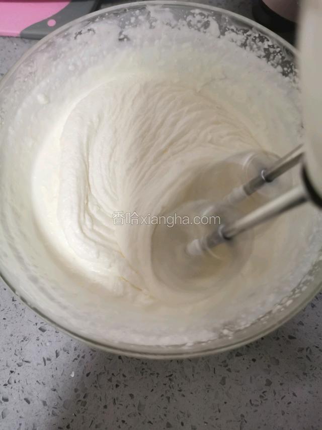 打发至有明显纹路即可。