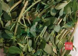 Illustration of how to make purslane soft pancake 1