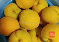 黄桃罐头的做法图解1