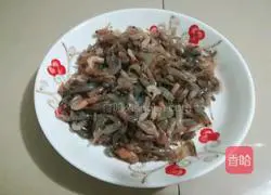 Illustration of how to make scrambled eggs with shrimps 1