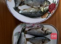 油炸小鲫鱼的做法图解3