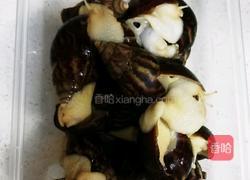 爆炒白玉蜗牛的做法图解1