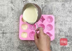 清凉夏日自制咸蛋黄脆皮冰淇淋的做法图解4