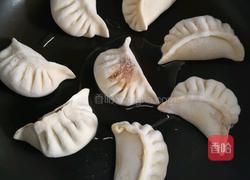 抱蛋煎饺的做法图解1