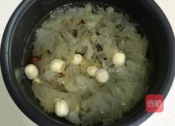桃胶银耳凤梨甜汤的做法图解4