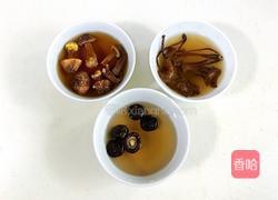 菌菇山药乌鸡汤的做法图解2