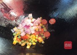 牛肉肠炒饭的做法图解3