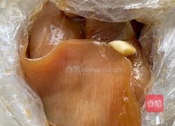 香煎鸡胸肉的做法图解2