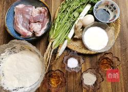 猪肉香菜水饺的做法图解1