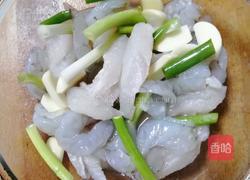 酸甜鱼虾组合的做法图解1