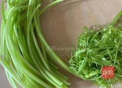 青椒炒地瓜梗的做法图解1