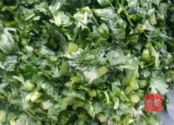 茼蒿炒小豆腐的做法图解3