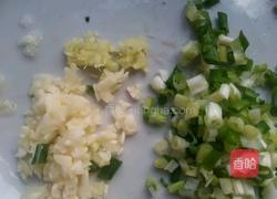 茼蒿炒小豆腐的做法图解4