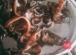 木耳鸡蛋酱的做法图解1