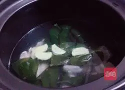 Illustration of how to make kelp and pork ribs soup 4