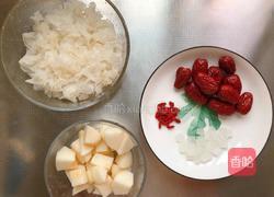银耳雪梨羹的做法图解1