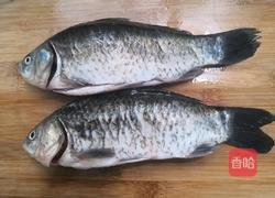 葱香鲫鱼的做法图解1