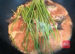 葱香鲫鱼的做法图解10