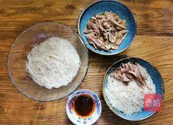 Illustration of how to make poached egg chicken and shrimp roe noodles 9