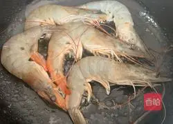 Illustration of braised prawns in oil 6