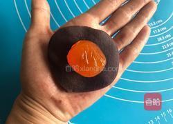 蛋黄月饼（螃蟹造型）的做法图解1