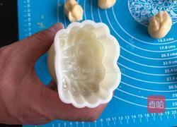 蛋黄月饼（螃蟹造型）的做法图解8