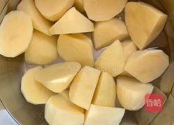 番茄土豆炖牛腩的做法图解1