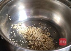 红枣藜麦粥的做法图解2