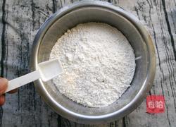 葱油饼的做法图解2