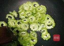 苦瓜炒豆干的做法图解8