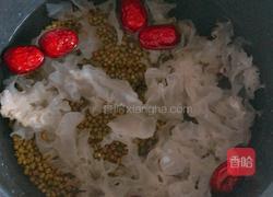 银耳绿豆汤的做法图解2