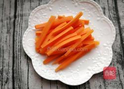 胡萝卜苦瓜酿鸡翅的做法图解2